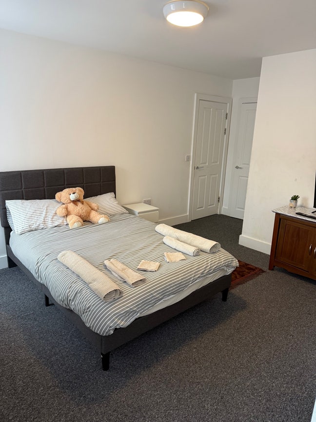 2 bed 2 bath in the heart of Luton  Main Photo