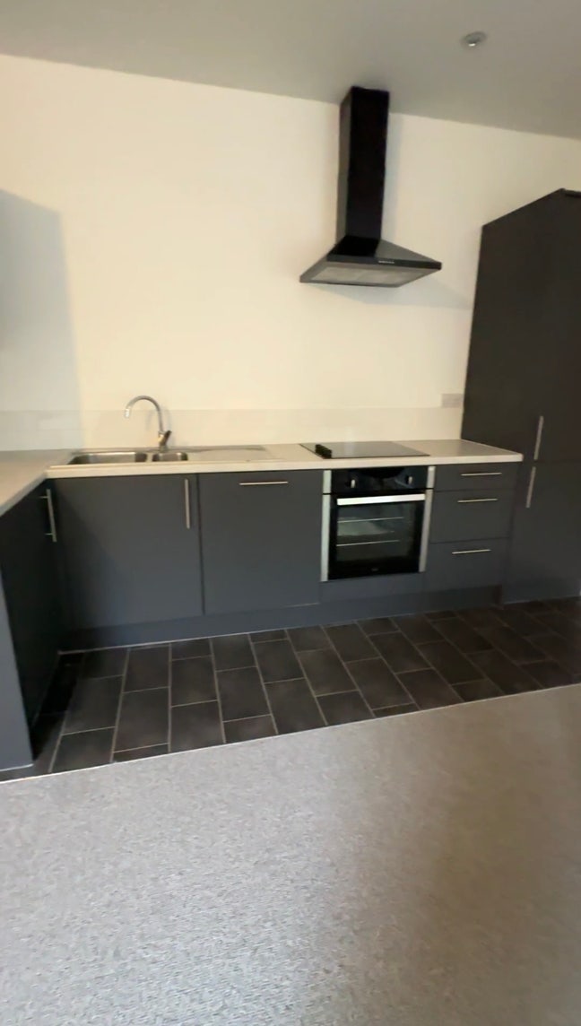 One Room Available - 2 Bedroom Apartment Sheffield Main Photo