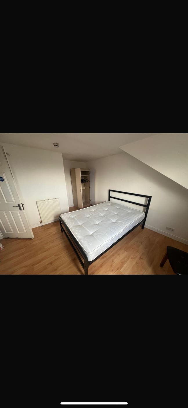 Spacious room available to rent in Bury, BL8 Main Photo