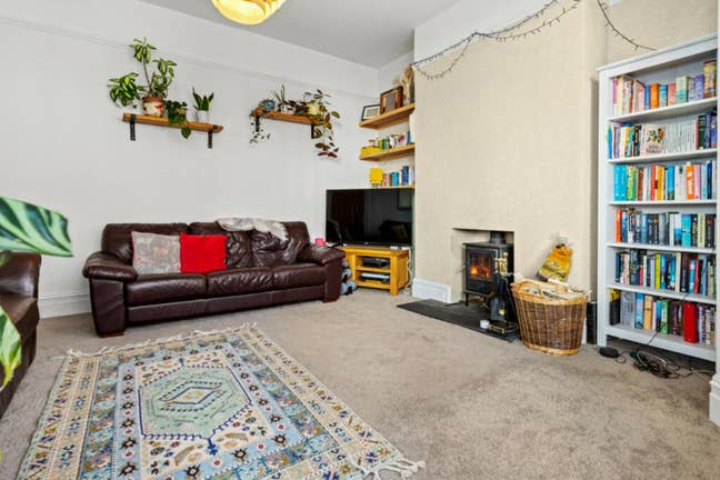 4 bedroom home Main Photo