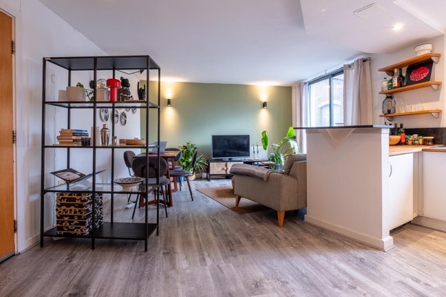 Spacious Double Room in London Bridge  Main Photo