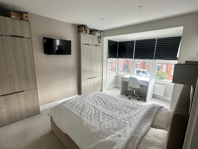St Albans Large Beautiful Room near Station & Park Main Photo