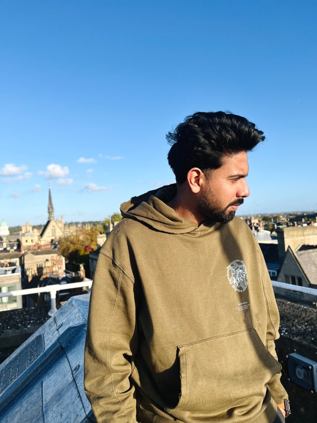 I am a professional male aged 30. I am lookin... Main Photo