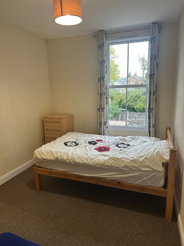 Are You Looking for a Room in Canterbury? Main Photo