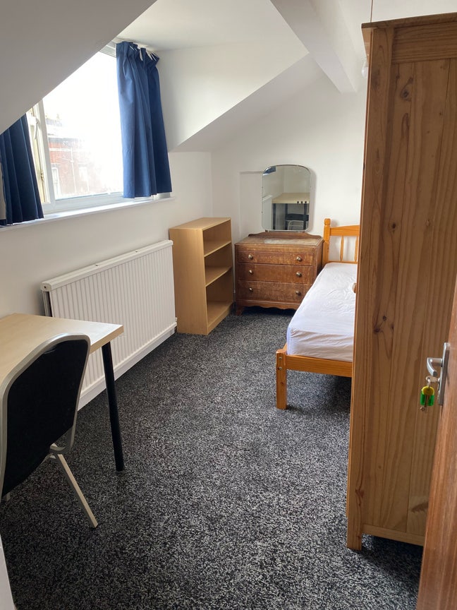  Single Student Room Available in  4 Bedroom Flat Main Photo