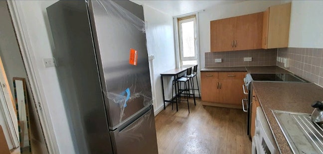 Clean cozy room with all bills included  Main Photo