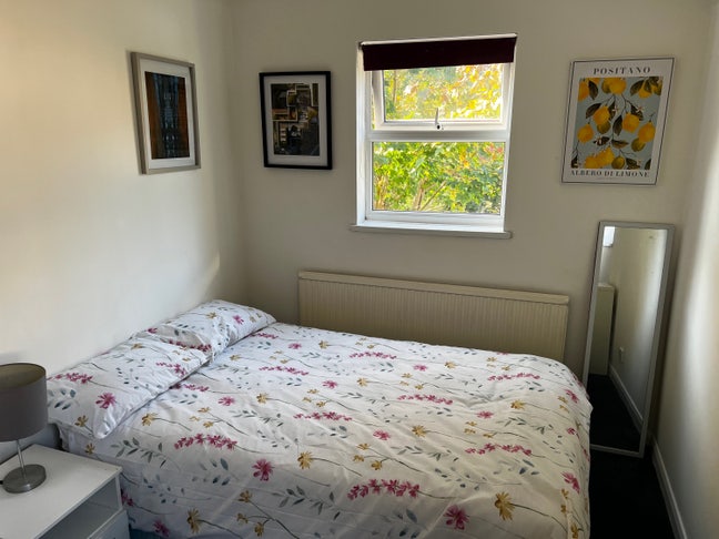 Large Double room  3 mins from the Tube  Main Photo