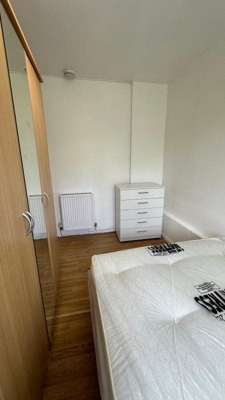Double Room In Putney With Balcony (8) Main Photo