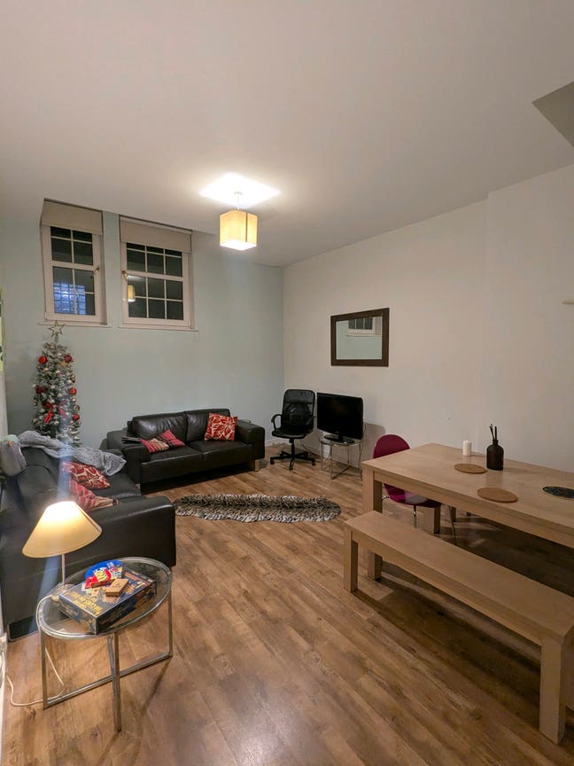 Double Room in City Centre (Females only) 🌸 Main Photo