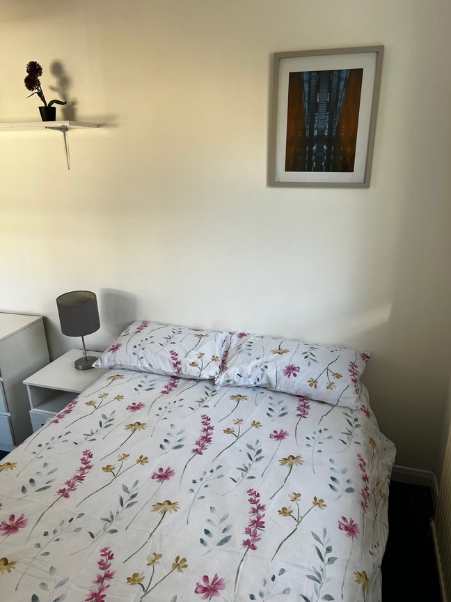 Large Double room  3 mins from the Tube  Main Photo