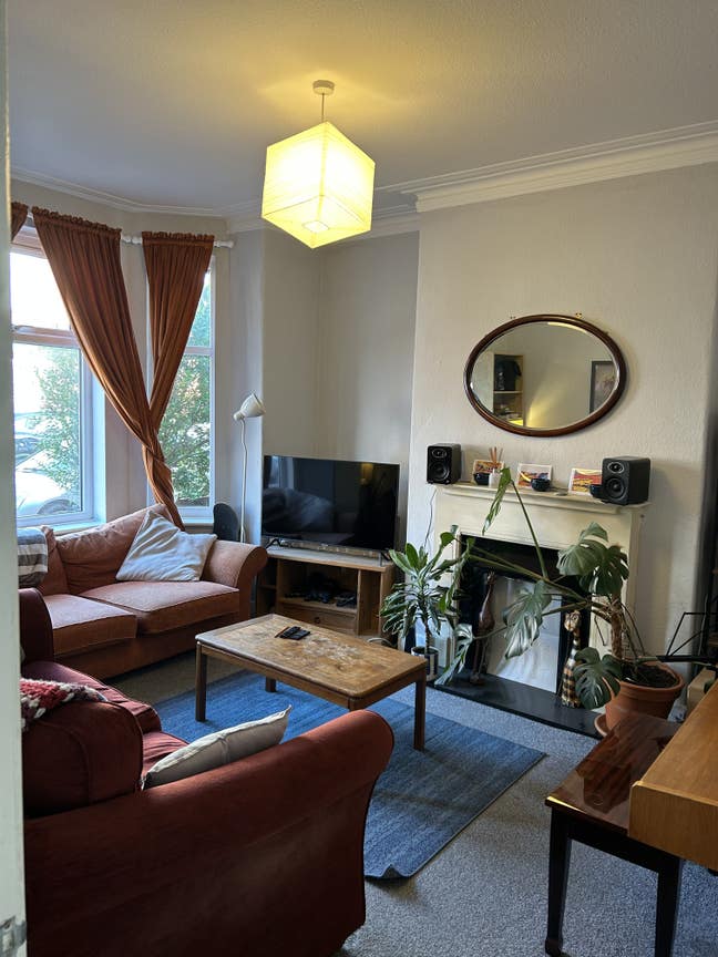 Bright Double Room in Shared House Main Photo
