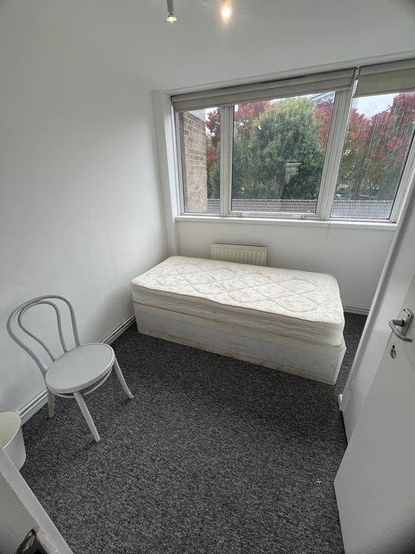 Room 5 min walk from Warwick Avenue Station Main Photo