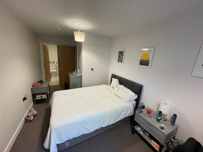En suite room to let in Canary Wharf Main Photo