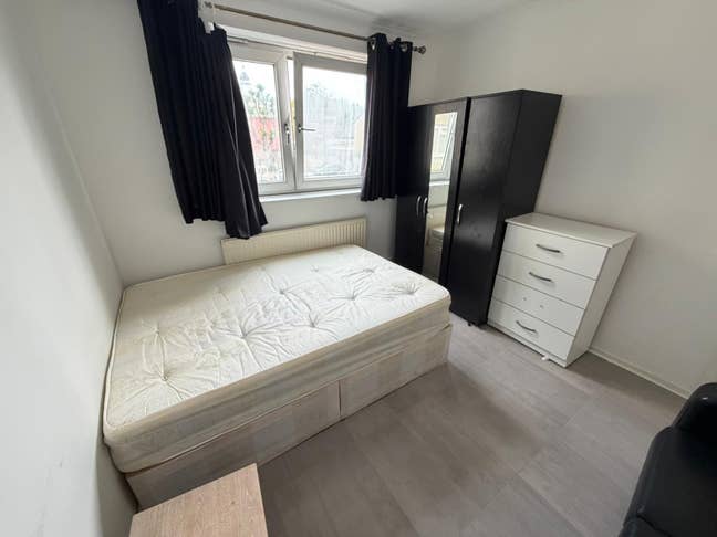 Spacious Double Bedroom in a flat share in a sough Main Photo
