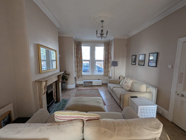 2 rooms to rent in lovely house Main Photo