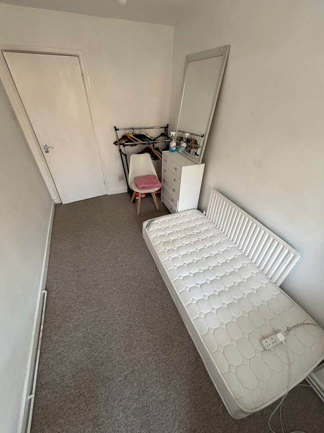 Single private room for rent in Hove Main Photo