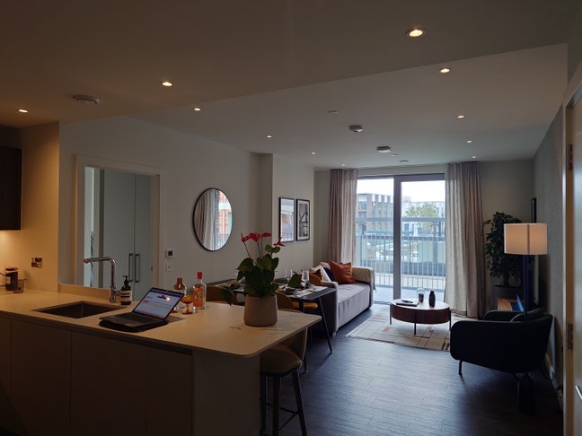 Friendly couple looking to fill a room Main Photo