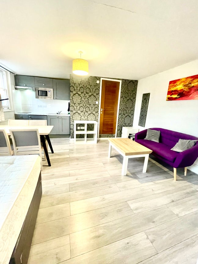 Quality Studio - Only £1750Pm - Bills Included Main Photo