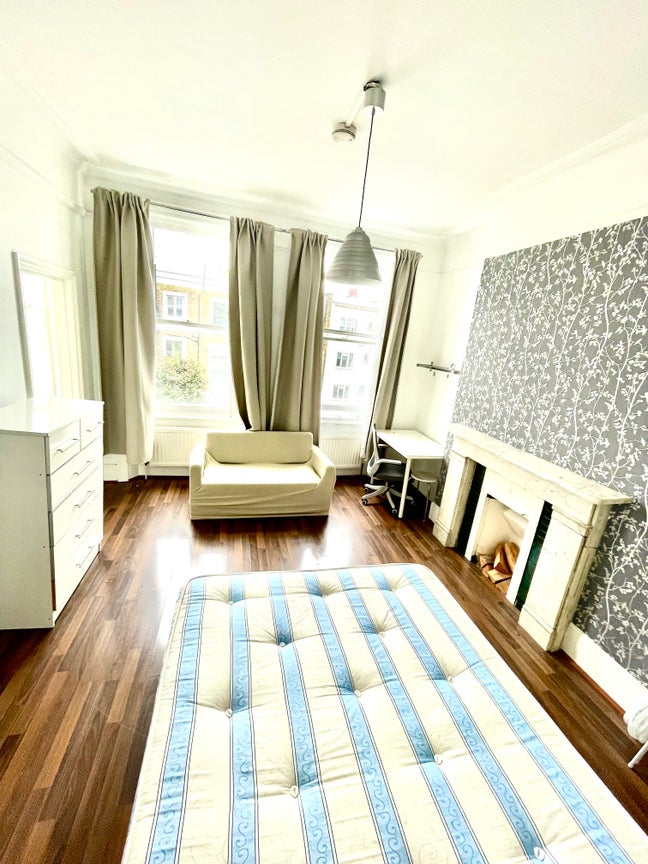 Large studio £1750pm -Utility Bills & C/Tax incl Main Photo