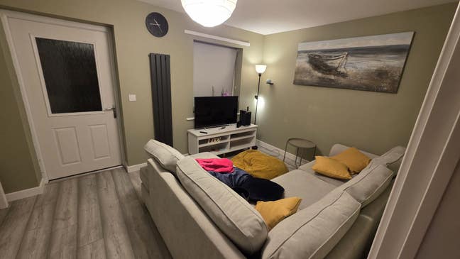 Small Double Room Furnished Main Photo
