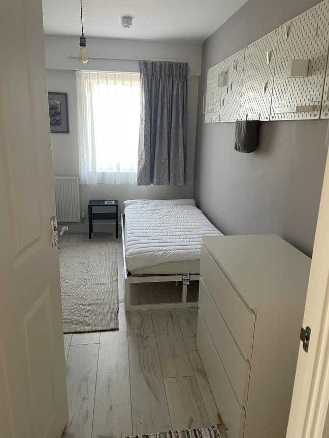 Single Bedroom (with own bathroom) Main Photo