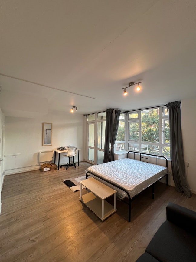** Stepney Green ** 4 Double Rooms in Same Flat ** Main Photo