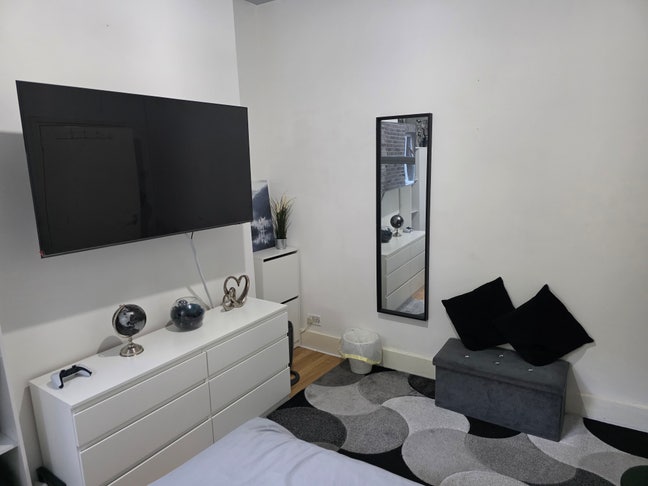Furnished Double Bedroom Main Photo