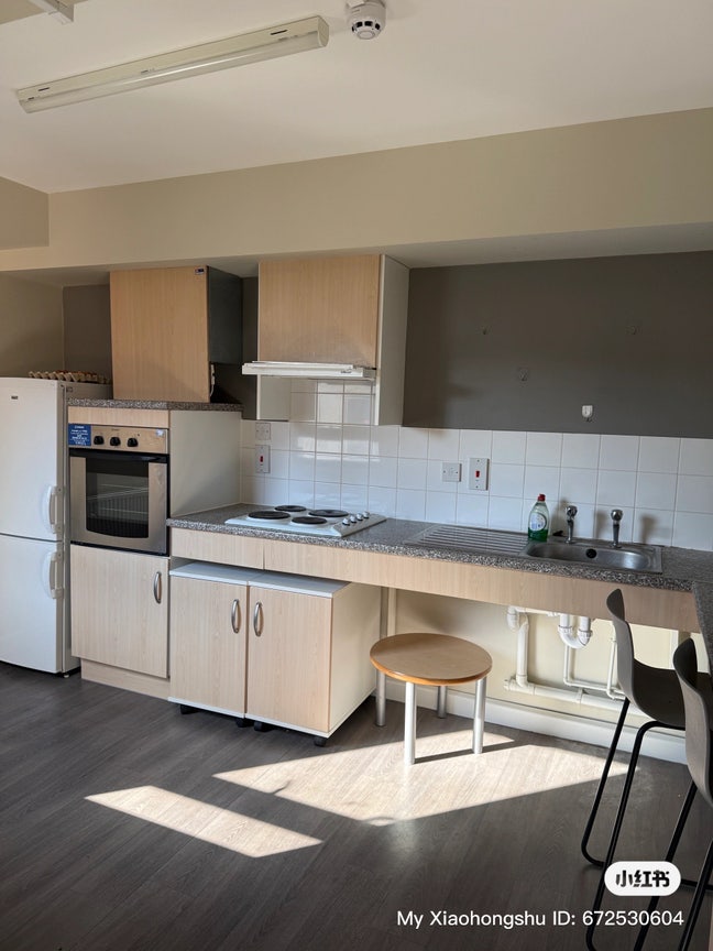 Student Flat near Queen Mary lease transfer Main Photo