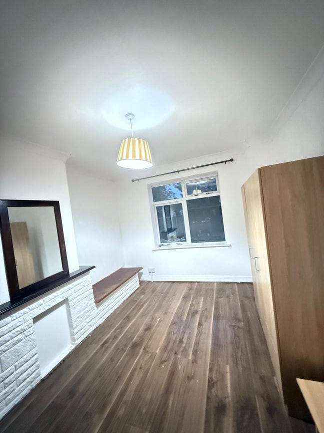  Newly Refurb 3Bedrooms House@RM9/Degenham Heathwy Main Photo