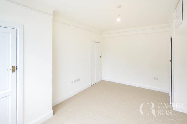 Fab studio flat Du Cane Court Balham High Road Main Photo