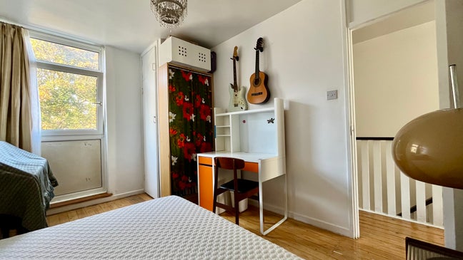Spacious Room in the Heart of East London Main Photo