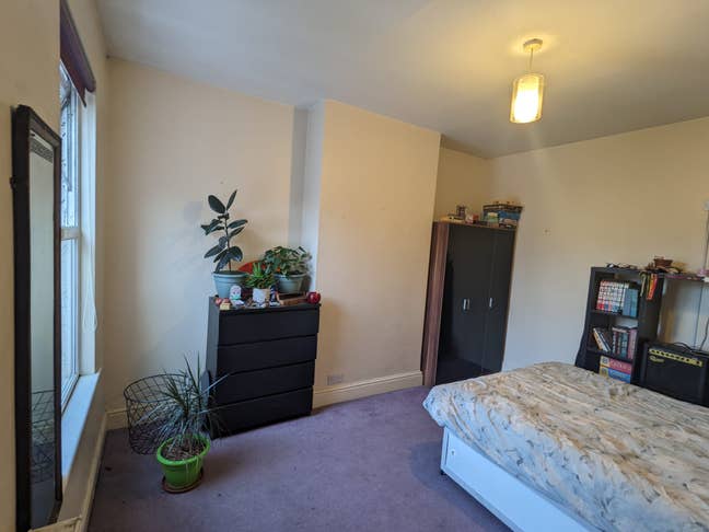 Small double in friendly house share Main Photo