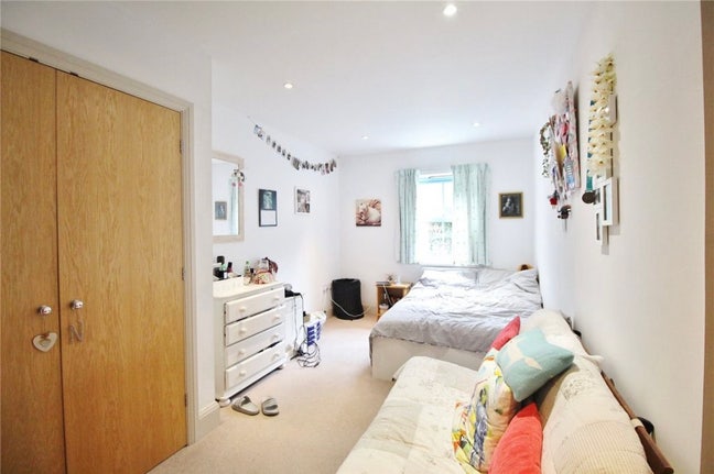 Large Double Room with En-Suite Main Photo