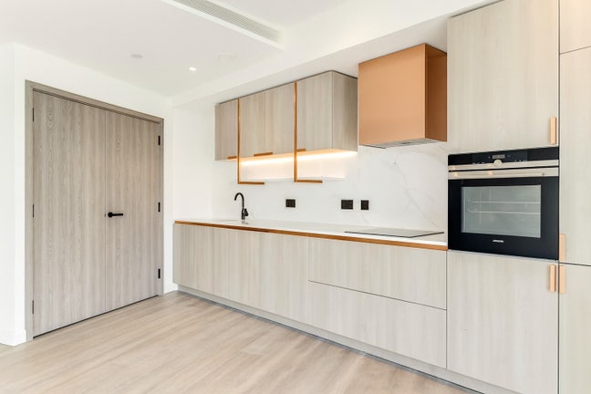Double room w/bathroom + pool/spa/cinema/sky bar   Main Photo