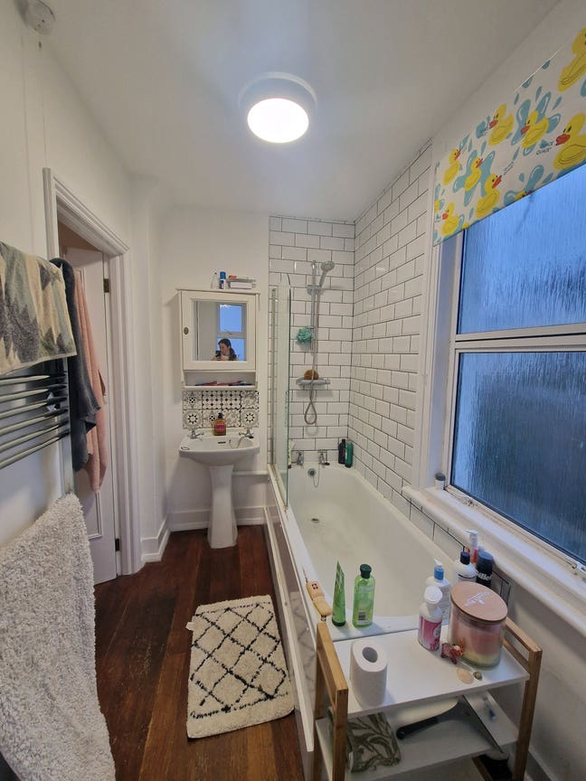 Couples for double room, individuals dm for info Main Photo