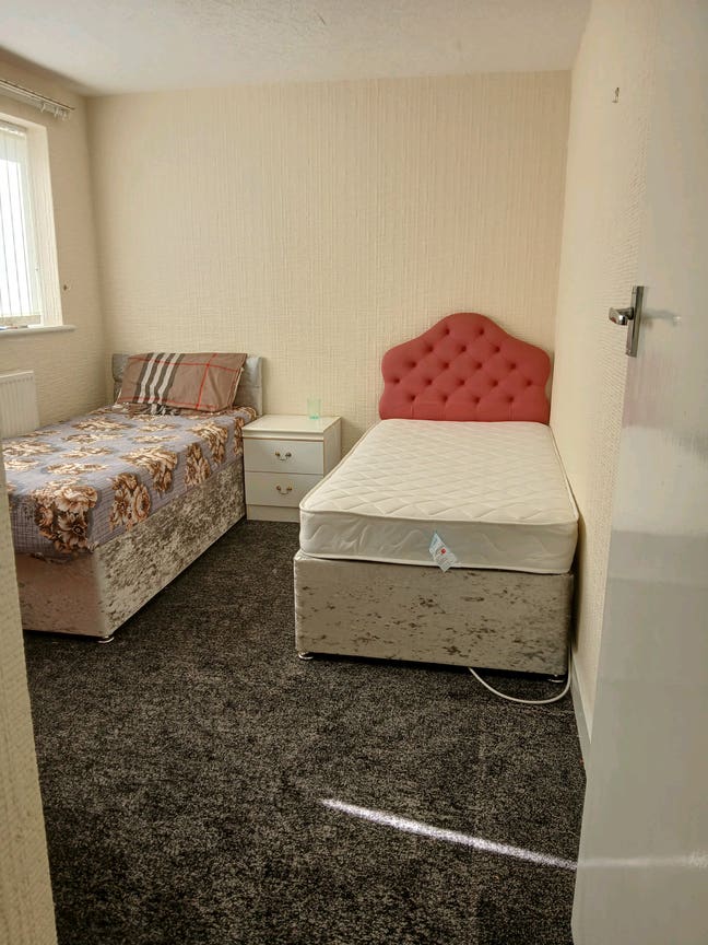 No Deposit, Bills inc! Share a Lovely Room Main Photo