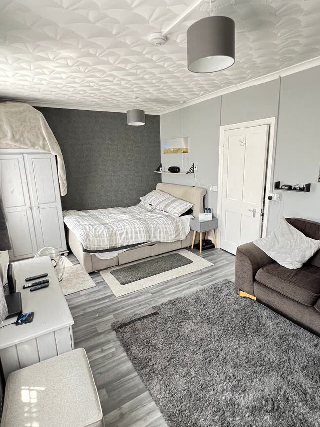 Short term bedsit Main Photo