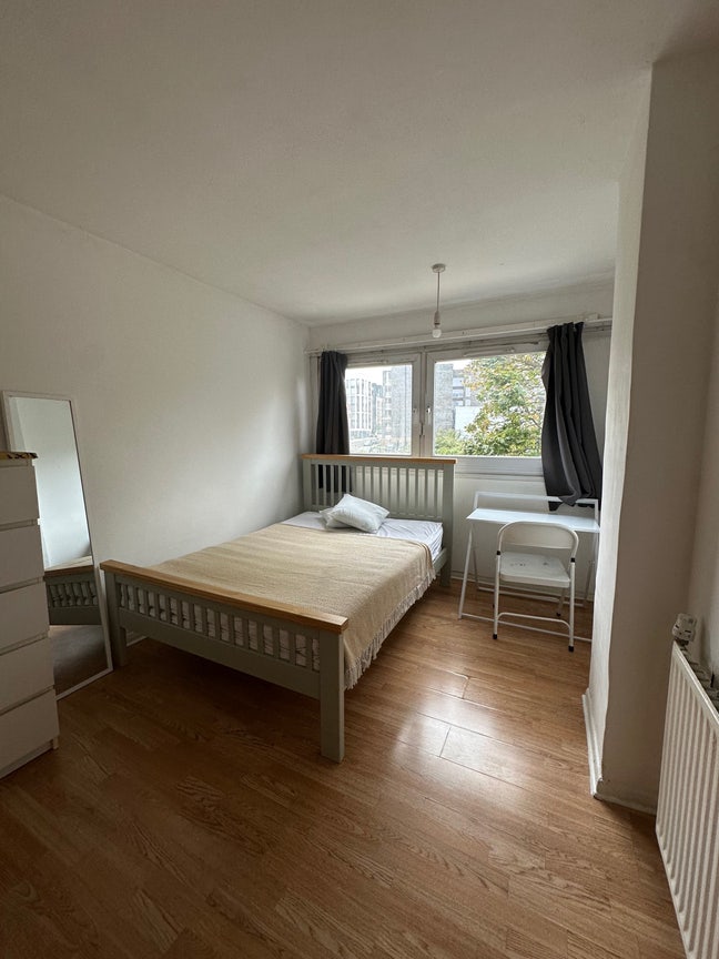 Great Double Room! Garden + Parking! 5 Min from St Main Photo