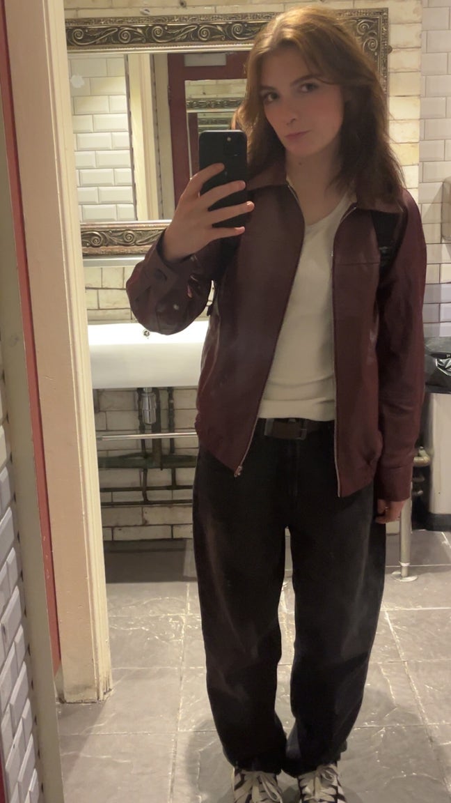 Looking for a place to stay Main Photo