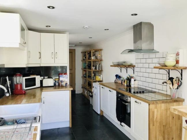 Double room in Tottenham Hale Main Photo