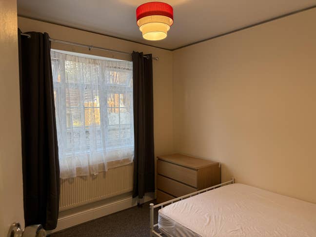 Double room in a quiet flat in Earslfield Main Photo