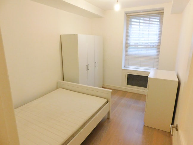 Stunning Bedroom Bayswater Main Photo