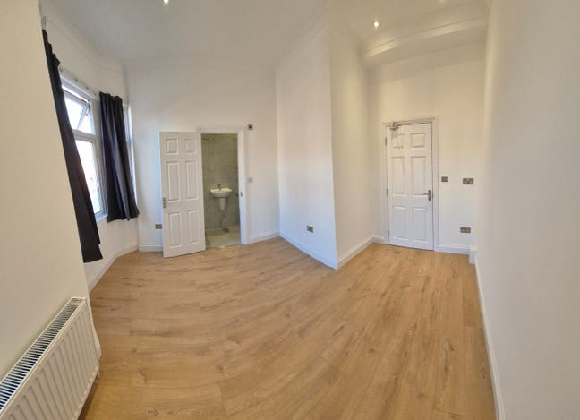 New En-suite rooms available in E13 Plaistow  Main Photo