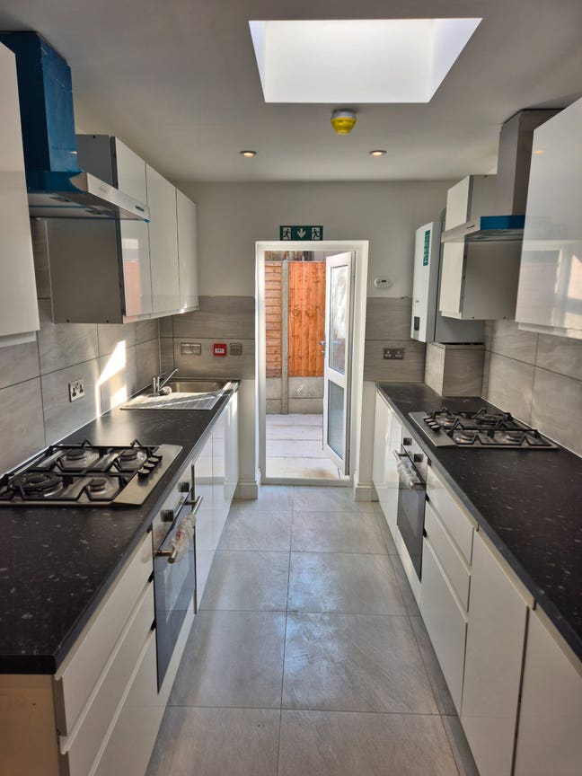 New En-suite rooms available in E13 Plaistow  Main Photo