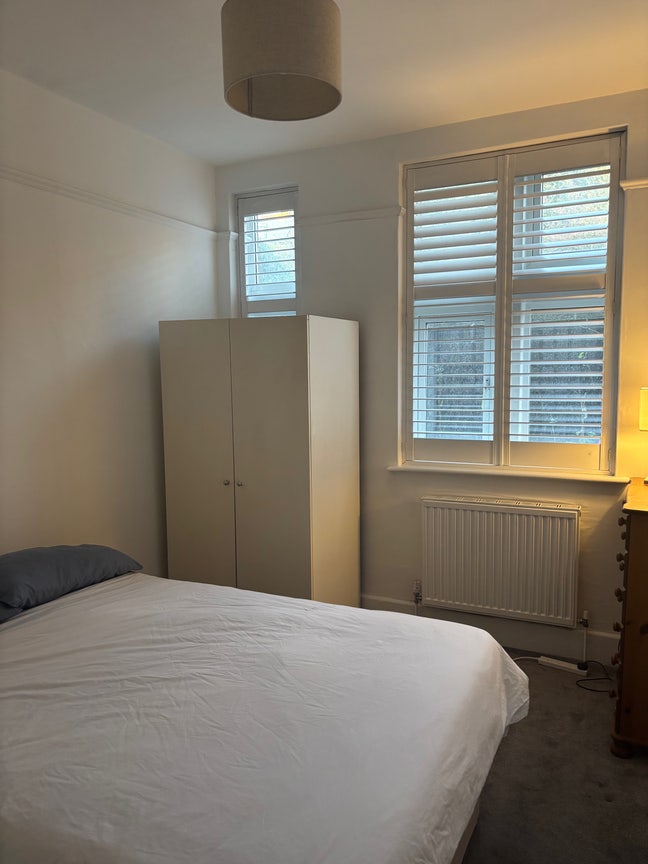 Room Available in flat in Clapham South  Main Photo