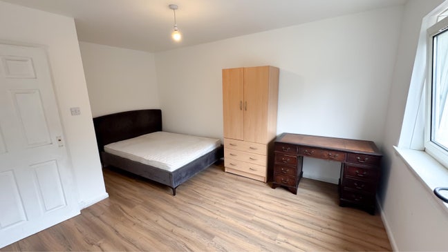 1 double bedroom with private balcony, City Center Main Photo