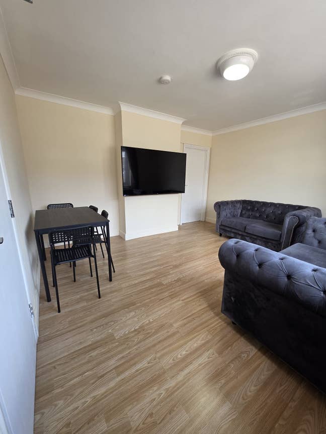 4 Shared Bedroom availaible Main Photo
