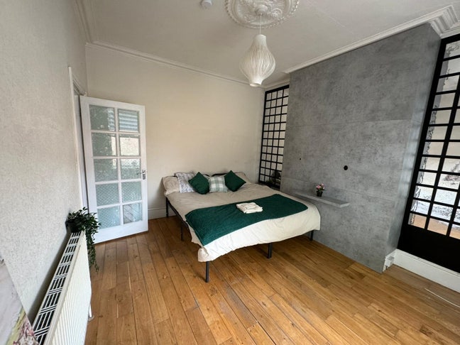 Large Double En Suite Room  Main Photo