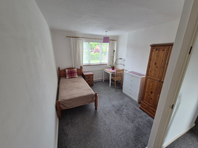 Nice Room in Leverstok Green  Main Photo