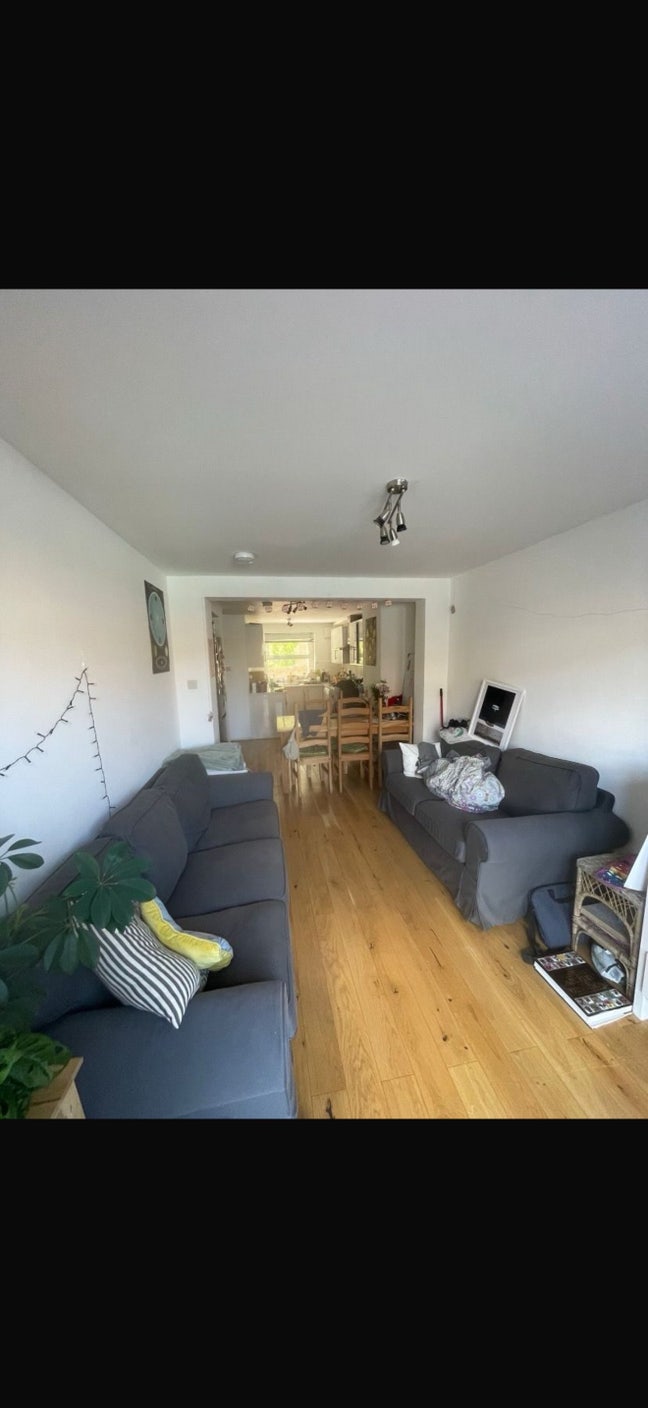 Room available in a friendly house share ✨ Main Photo